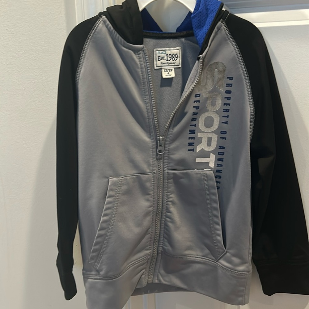 Lightweight hooded jacket